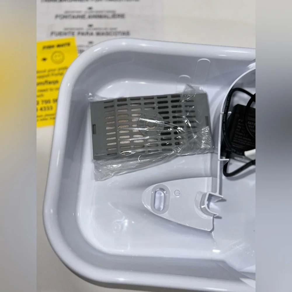 ITEM IS NOT AVAILABLE!! Cat Mate White Pet Fountain. Cats & small dogs.